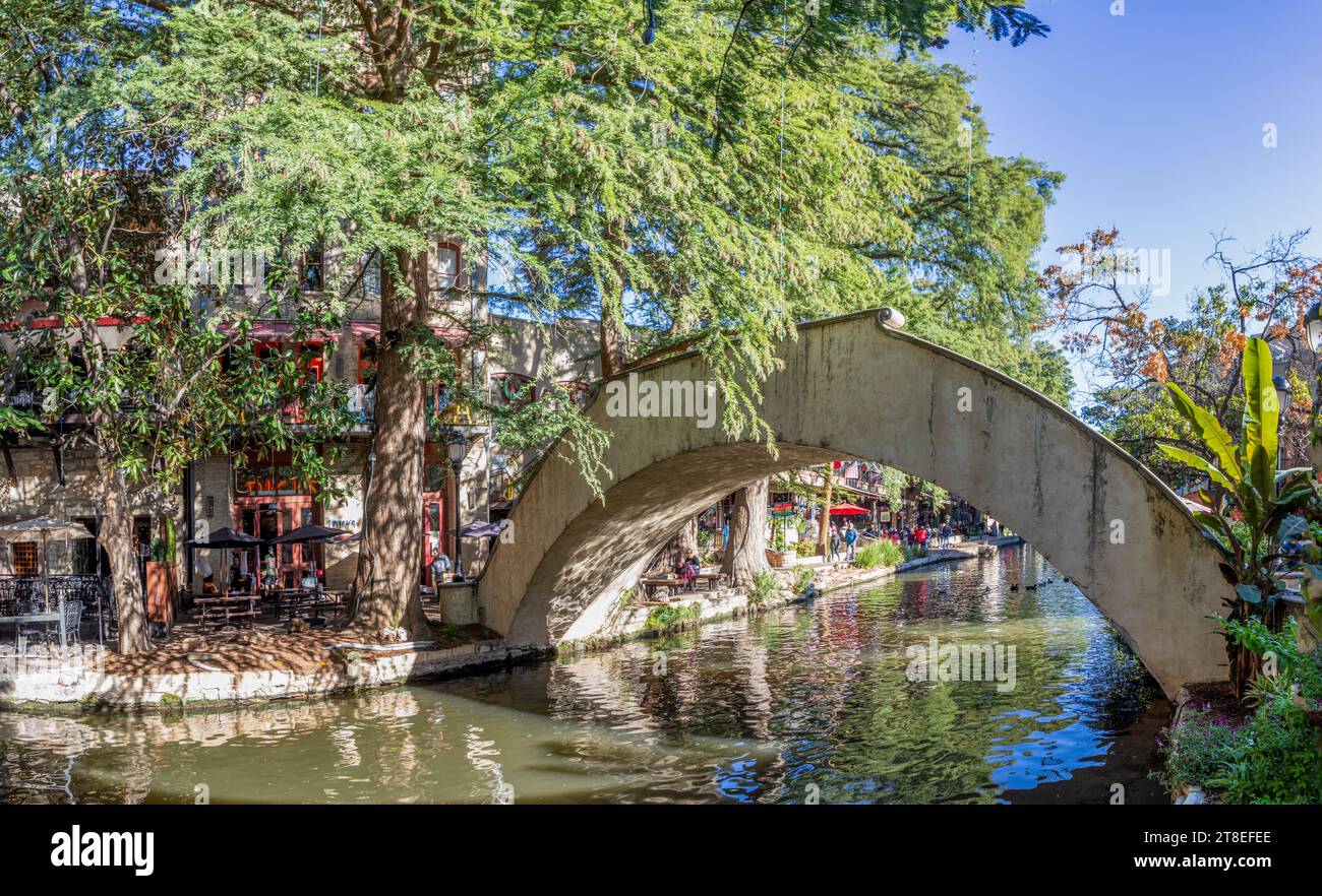 San antonio river walk bridge hi-res stock photography and images - Alamy