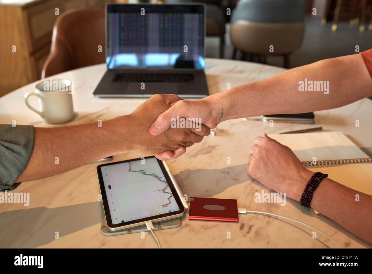 Handshake crypto hi-res stock photography and images - Alamy