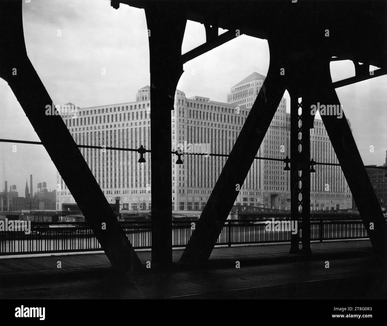 Merchandise Mart In Black And White Stock Photos Images Alamy merchandise-mart-in-black-and-white-stock-photos-images-alamy