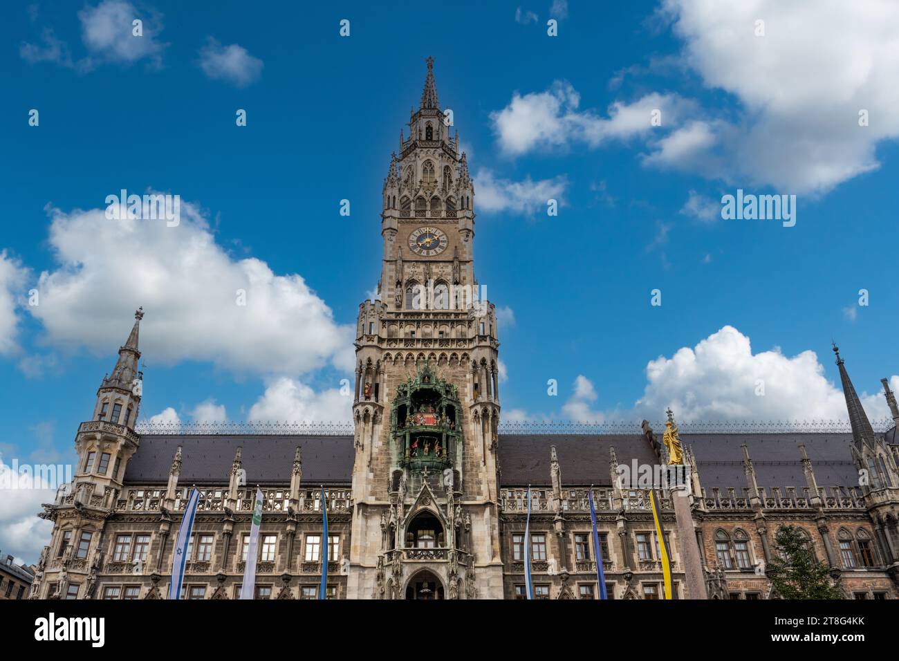 Munich, Germany, 16 november 2023 RathausGlockenspiel (goverment