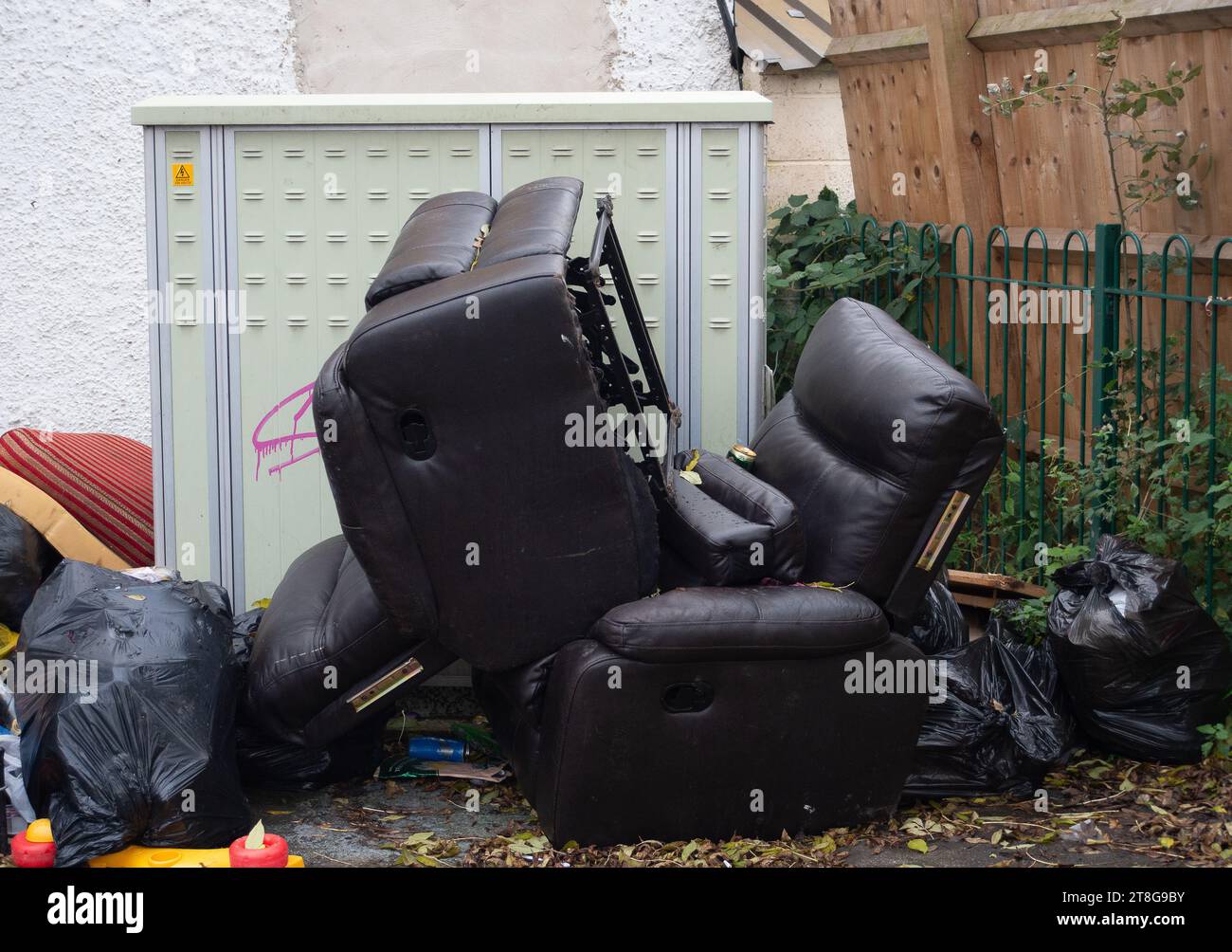 Slough Uk 20th November 2023 Rubbish And Fly Tipping In Chalvey Slough Where Many Romanian 