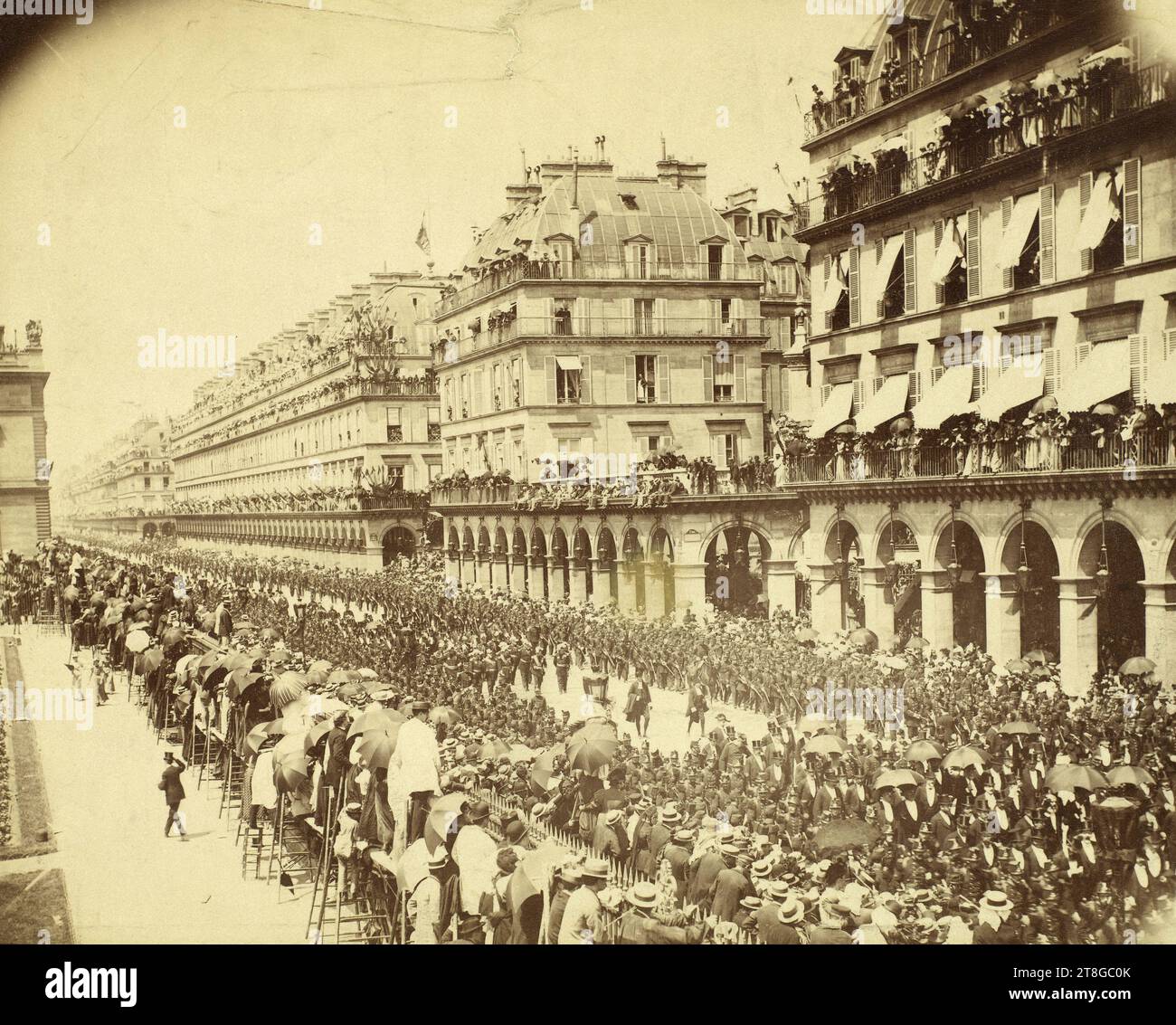 Victor Hugo's funeral, second part of the national event: the official procession on rue de Rivoli, 1st arrondissement, Paris, June 1, 1885, Photographer, In 1885, Photography, Graphic arts, Photography, Dimensions - Work: Height: 21 cm, Width: 27 cm Stock Photo