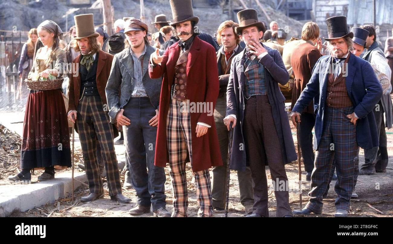 GANGS OF NEW YORK 2002 Miramax Films production with Daniel Day-Lewis centre and Leonardo DiCaprio to his right Stock Photo