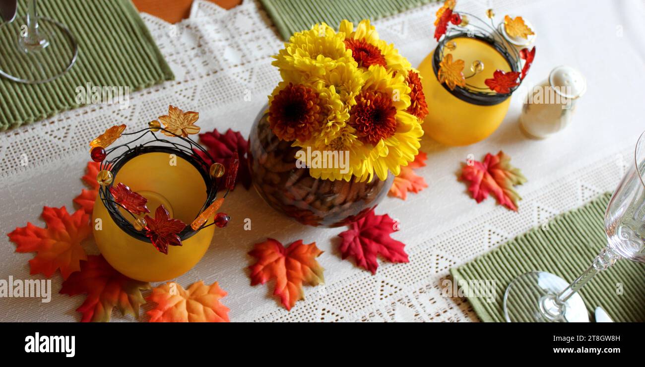 Thanksgiving centerpiece vase hi-res stock photography and images - Alamy