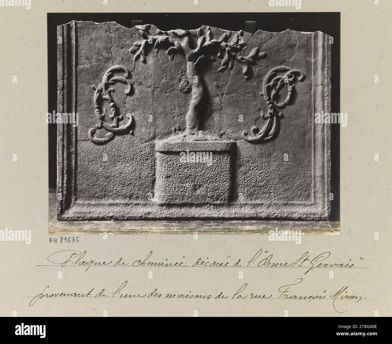 Fireback decorated with 'L'Orme Saint Gervais, from a house in rue François Miron, 4th arrondissement, Paris, Barry, J. (widow), Photographer, In 5-1912, 19th-20th century, Photography, Graphic arts, Photography, Gelatino silver bromide print, Dimensions - Work: Height: 10.2 cm, Width: 13.3 cm, Dimensions - Mounting:, Height: 50.4 cm, Width: 40 cm Stock Photo