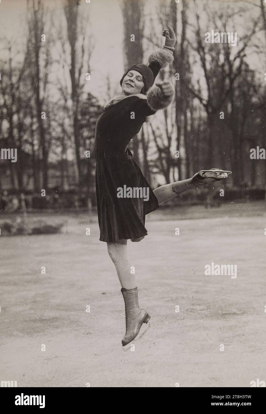 Mademoiselle Barbey in a figure skating contest on Lake Saint-Mandé, Agence Rol G. Devred, Photographer, En 16-2-1929, Photography, Graphic Arts, Photography, Gelatino silver bromide print, Dimensions - Work: Height: 17.9 cm, Width: 12.5 cm, Dimensions - Margin:, Height: 17.9 cm, Width: 13 cm Stock Photo