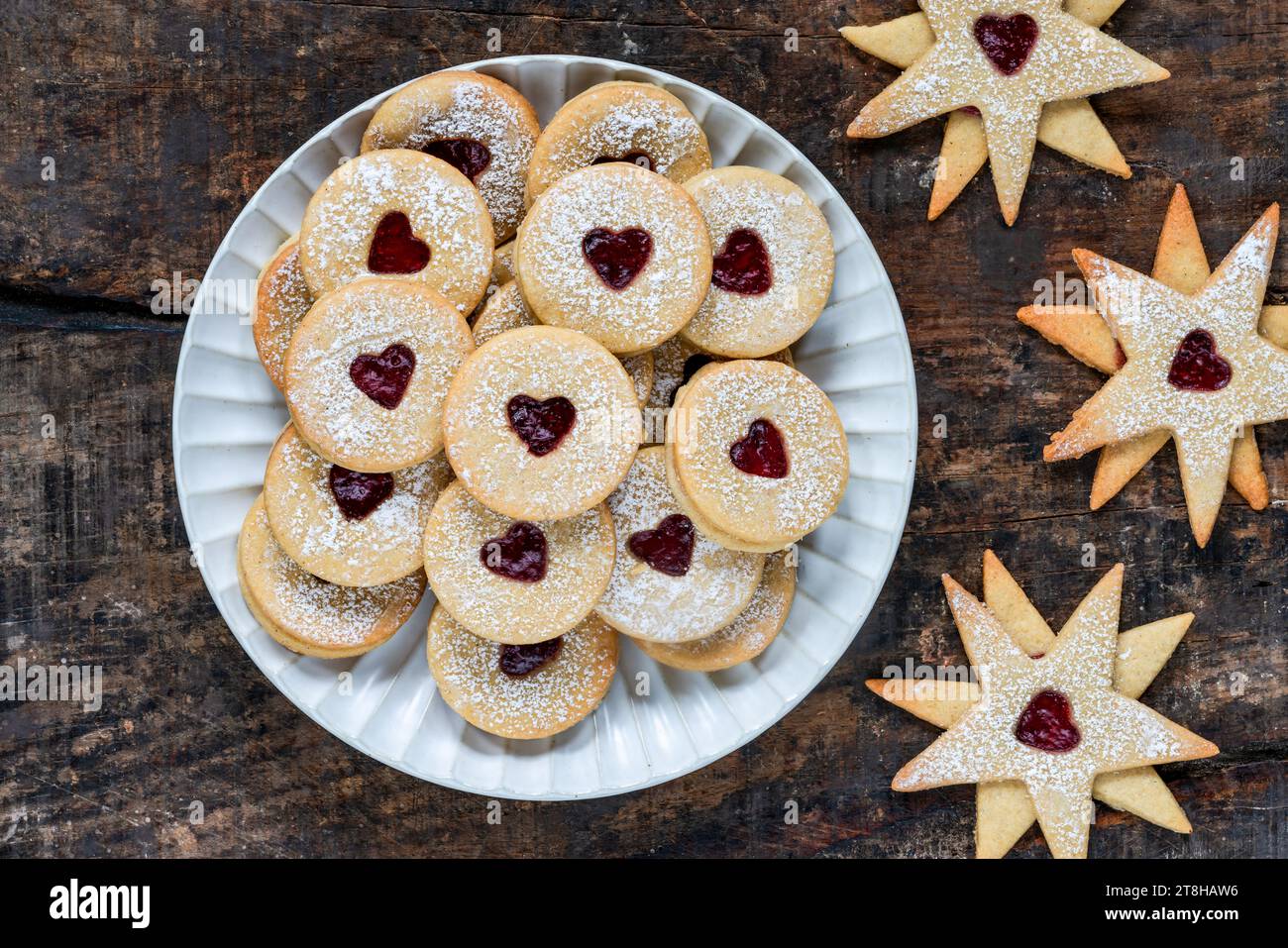 Linzer cookies - Austrian Christmas shortbread biscuits with raspberry ...