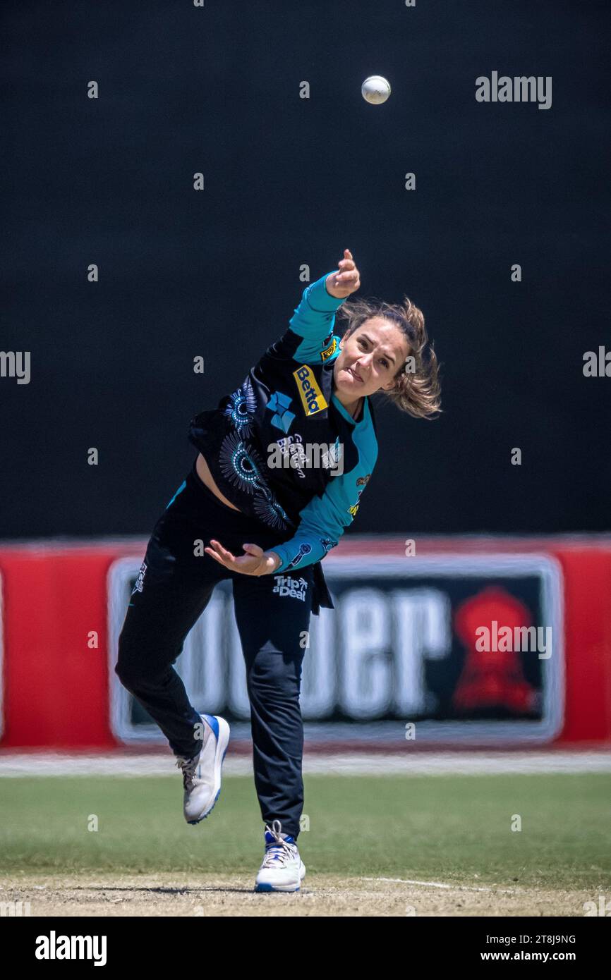 Melbourne, Australia, 19 November, 2023. Brisbane Heat player Amelia Kerr bowls during Weber Women's Big Bash League (WBBL 09) match between Melbourne Stars Women and Brisbane Heat Women at the CitiPower Centre on November 19, 2023 in Melbourne, Australia. Credit: Santanu Banik/Speed Media/Alamy Live News Stock Photo