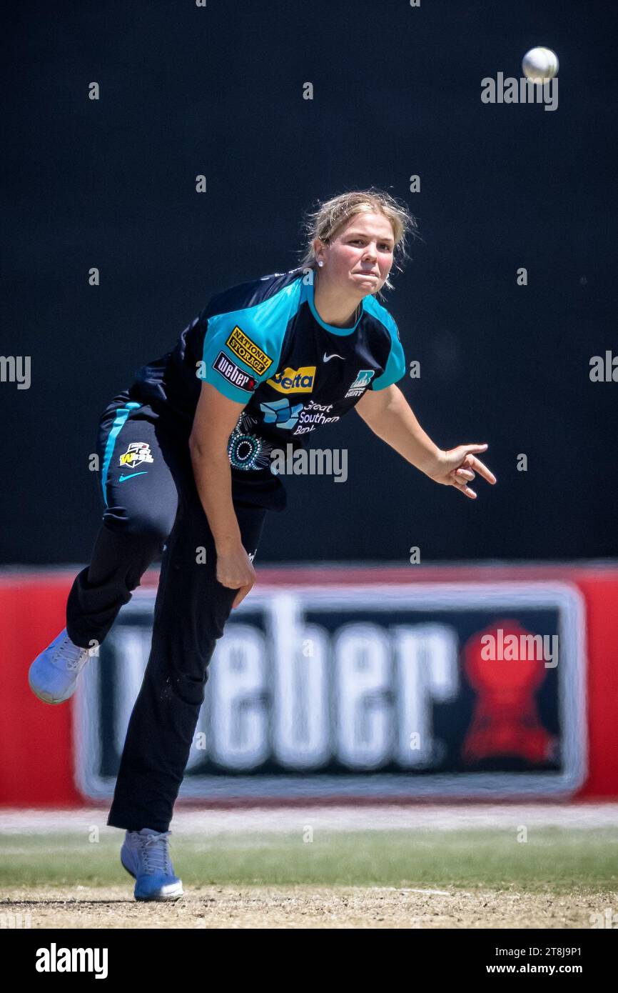 Melbourne, Australia, 19 November, 2023. Brisbane Heat player Georgia Voll bowls during Weber Women's Big Bash League (WBBL 09) match between Melbourne Stars Women and Brisbane Heat Women at the CitiPower Centre on November 19, 2023 in Melbourne, Australia. Credit: Santanu Banik/Speed Media/Alamy Live News Stock Photo