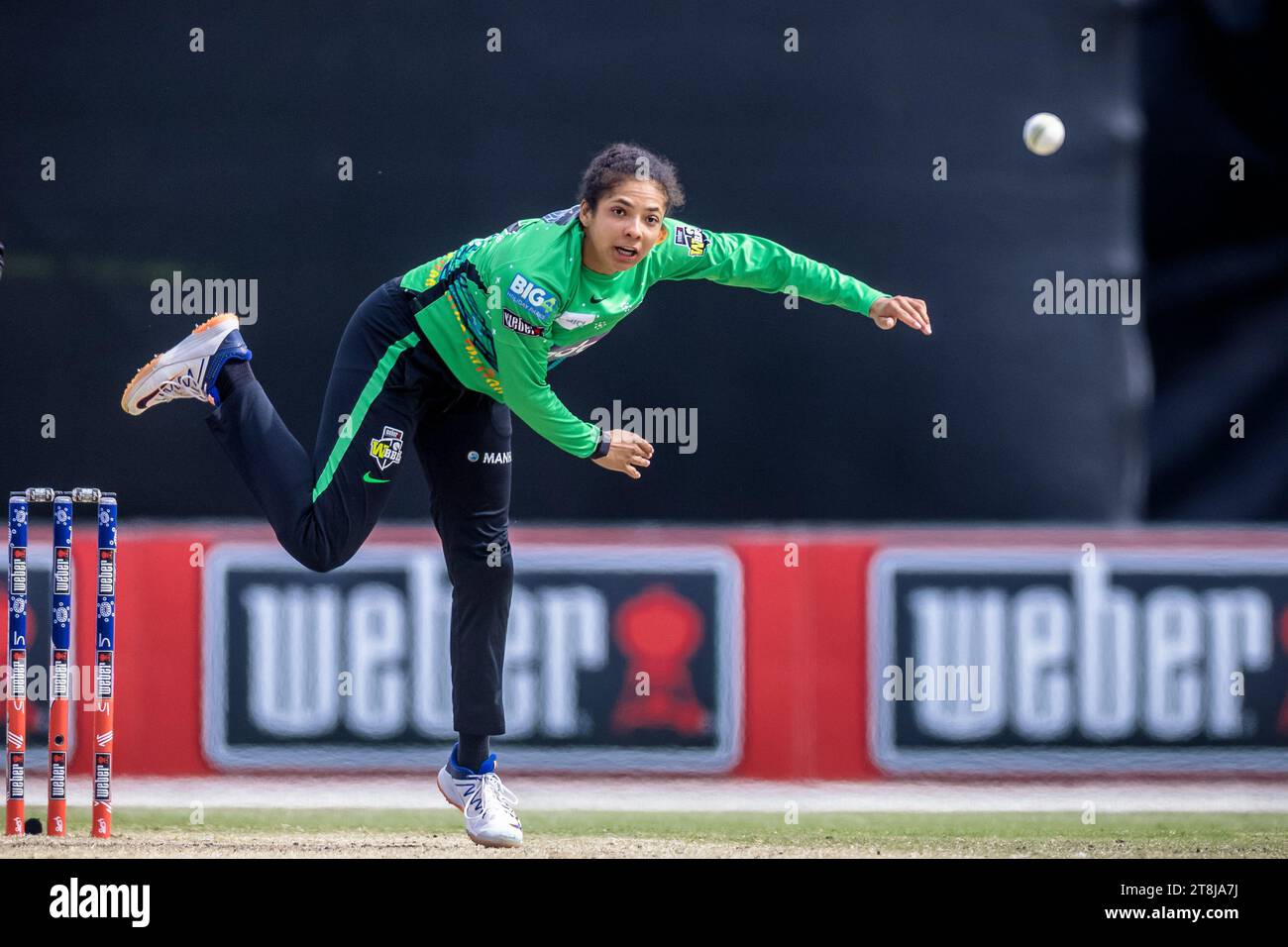 Melbourne, Australia, 19 November, 2023. Melbourne Stars player Sophia Dunkley bowls during Weber Women's Big Bash League (WBBL 09) match between Melbourne Stars Women and Brisbane Heat Women at the CitiPower Centre on November 19, 2023 in Melbourne, Australia. Credit: Santanu Banik/Speed Media/Alamy Live News Stock Photo