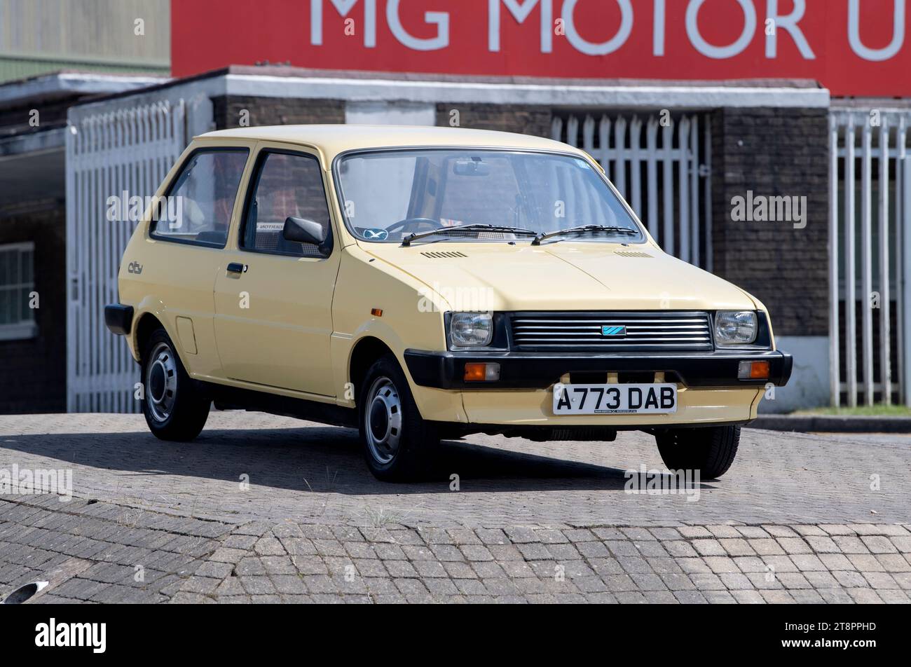 1983 Austin Metro City - beige base model, so basic it has blanking ...