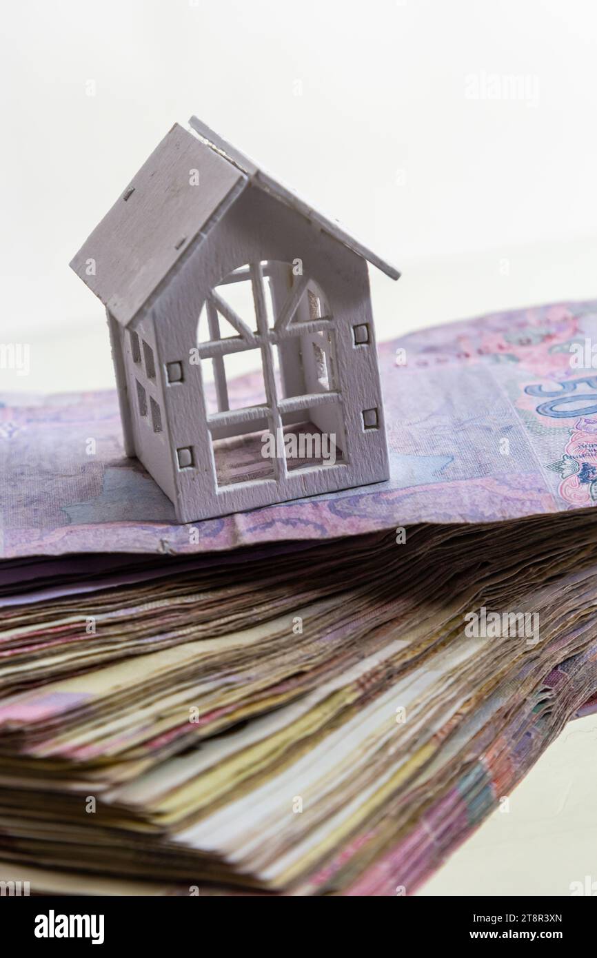 Banknote house hi-res stock photography and images - Alamy