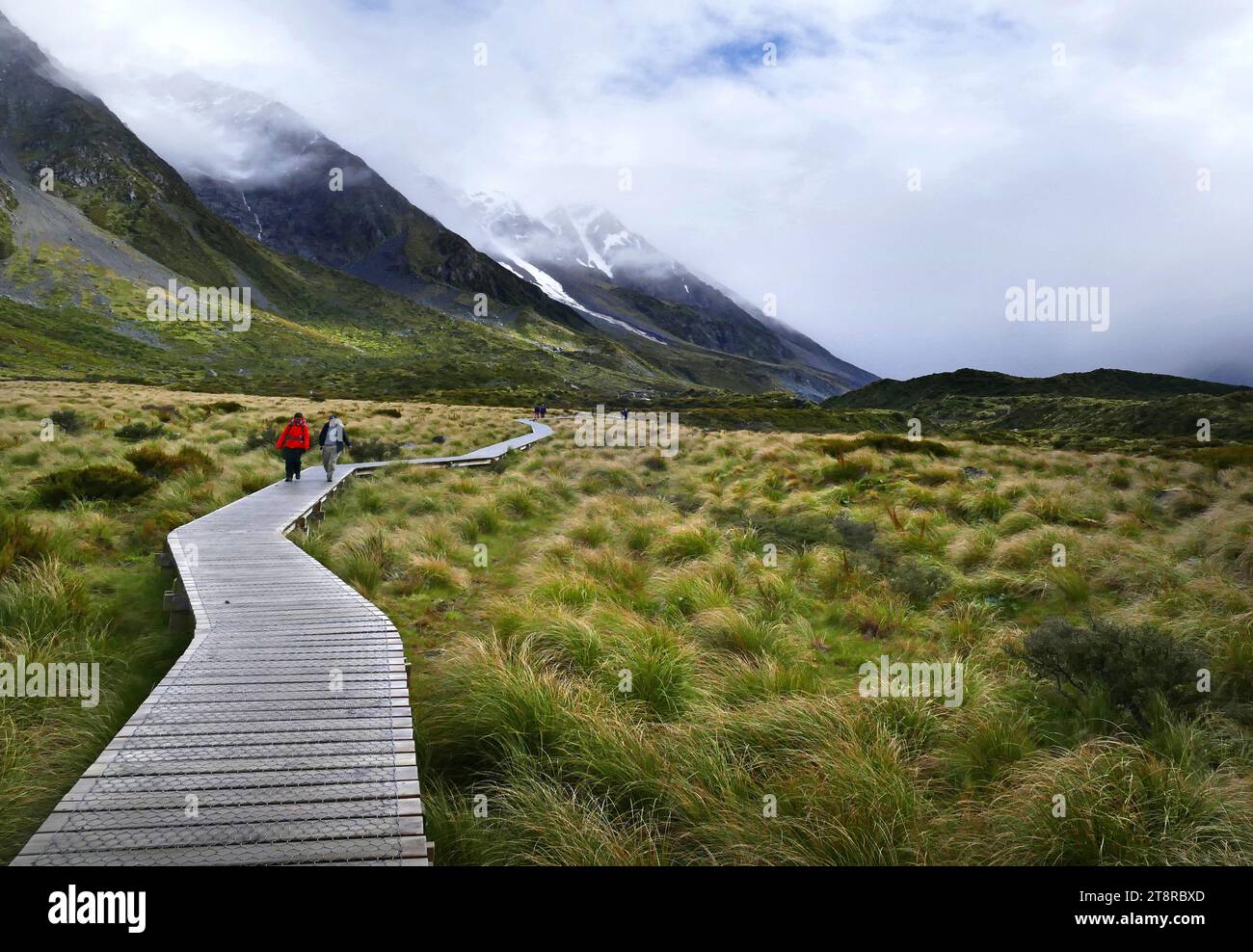 The broadwalk Hooker Valley. NZ, The Hooker Valley Track is the most popular short walking track within the Aoraki / Mount Cook National Park in New Zealand. At only 5 kilometres length and gaining only about 100 m in height, the well formed track can be walked by tourists with a wide range of level of fitness Stock Photo