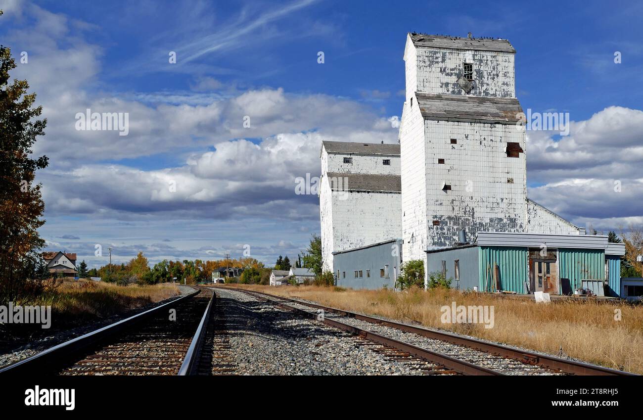 Grain elevators De Winton Alberta, Located virtually on the southern city limits of Calgary
