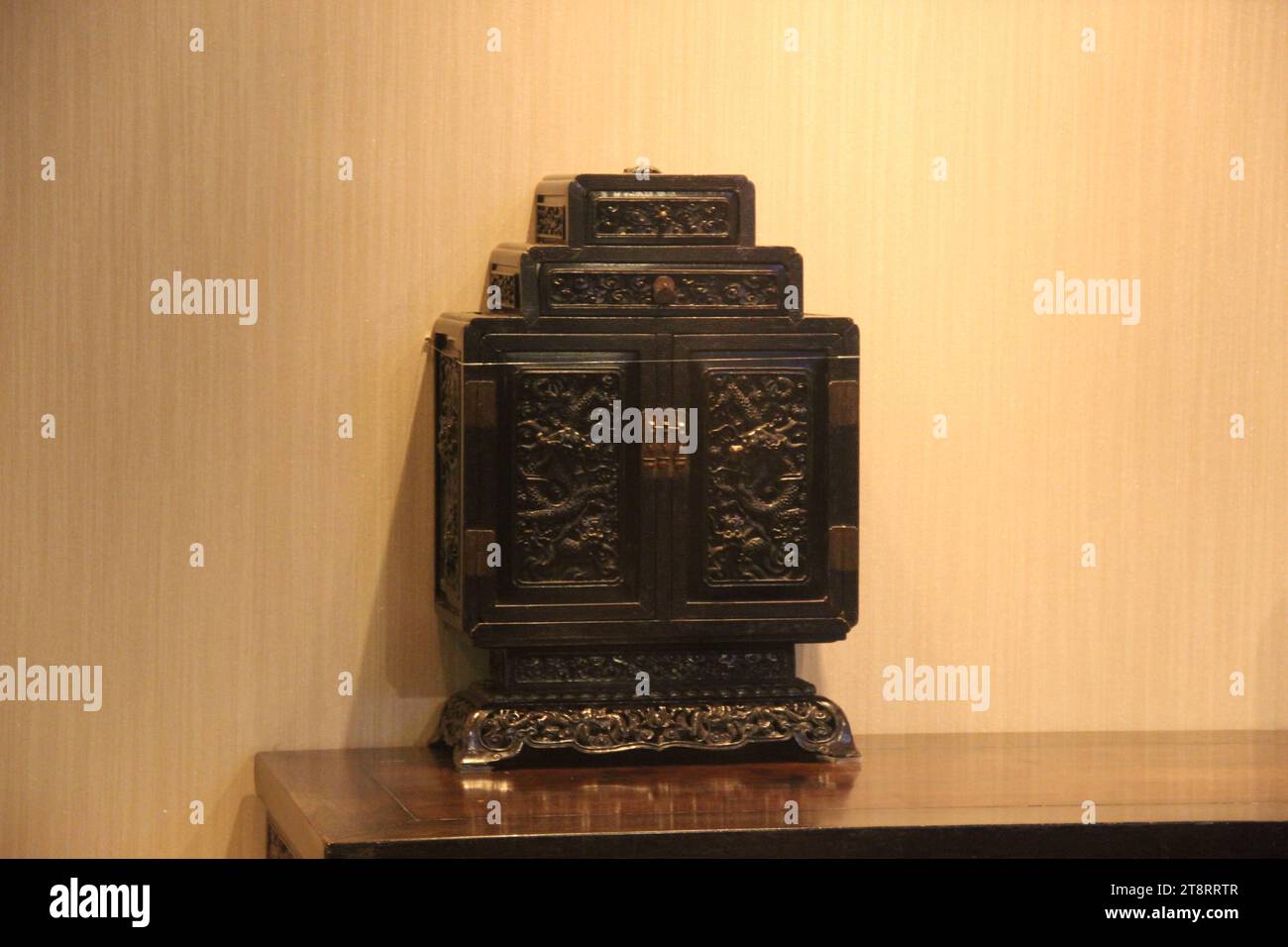 Furniture of Qing Prince Gong (Kung), Exhibit of Qing furniture