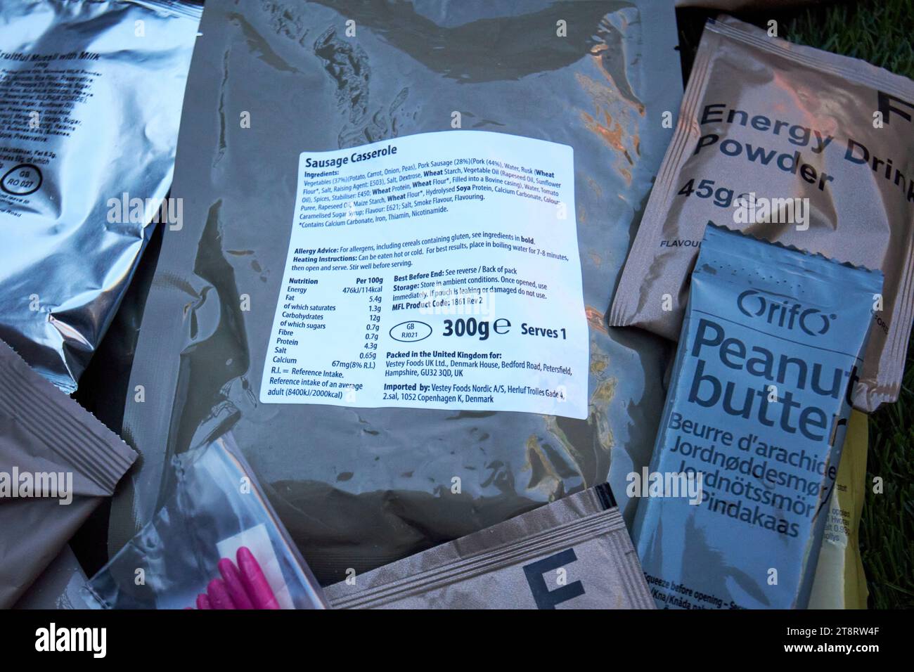 contents of a british army 24 hour military ration mre pack contents uk Stock Photo