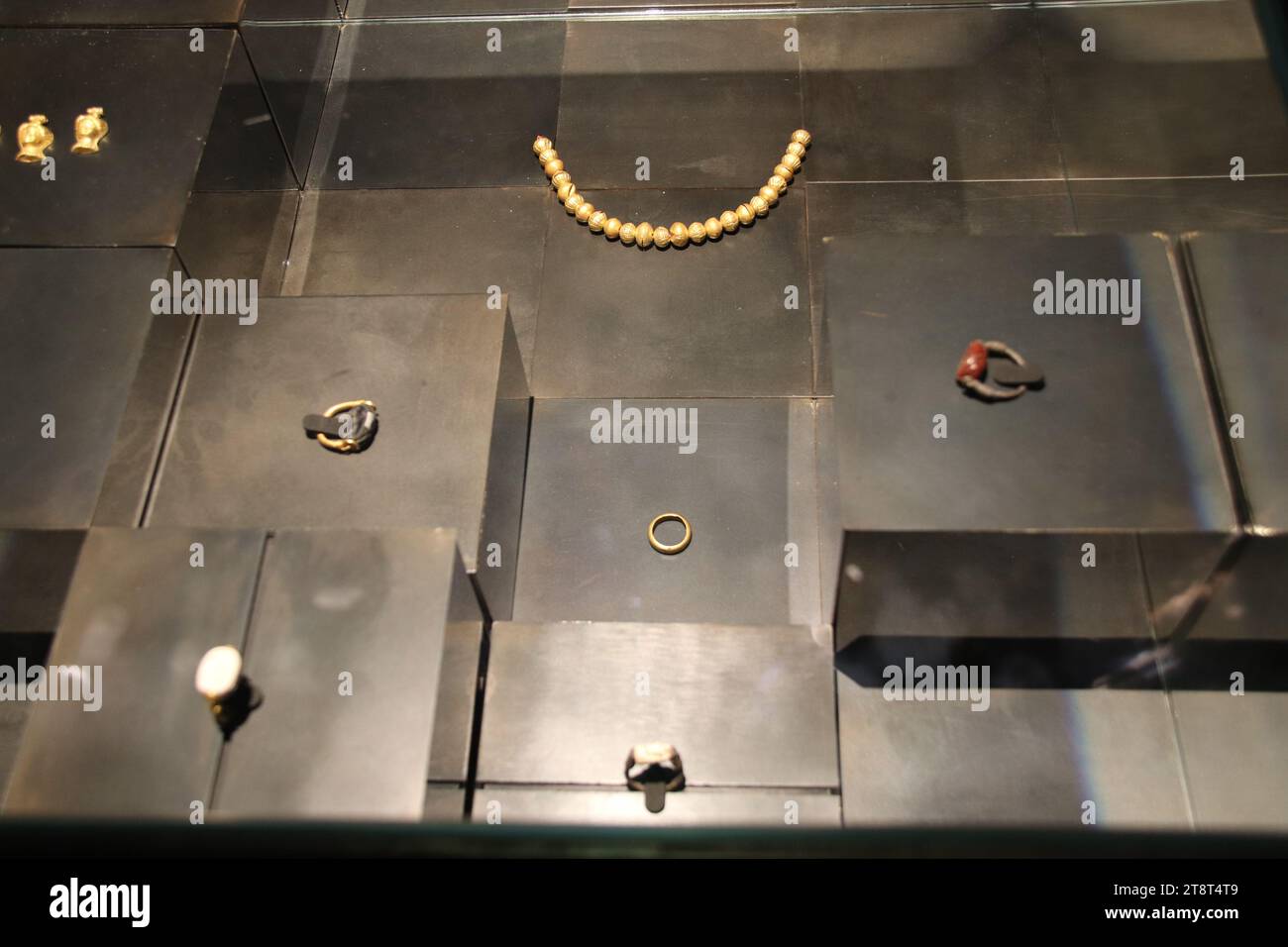 Pompeii Ruins: Jewelry from Pompeii, Remains of Roman city buried by