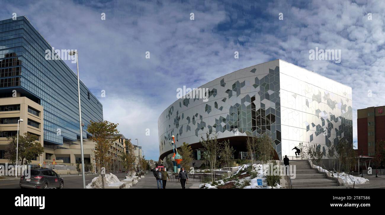 Calgary Central Library, Providing 240,000 sq. ft. of functional, flexible and beautifully designed space, the new Central Library (NCL) is home to a physical collection of 450,000 books, more than 30 free community meeting areas, a performance hall, café, outdoor plazas, a childrens library, dedicated spaces for teens, recording studios, and much more Stock Photo