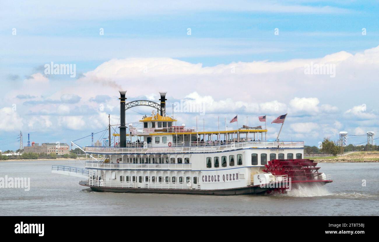 paddlewheeler-creole-queen-new-orleans-the-880-passenger-paddlewheeler
