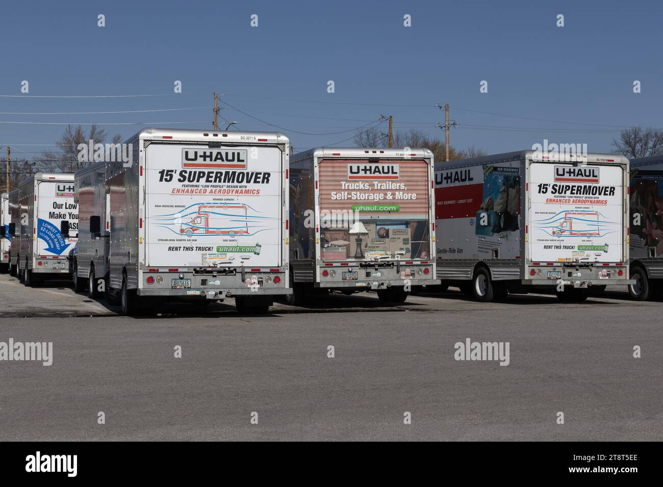 Indianapolis - November 19, 2023: U-Haul Moving Truck Rental Location. U-Haul offers moving and storage solutions. Stock Photo