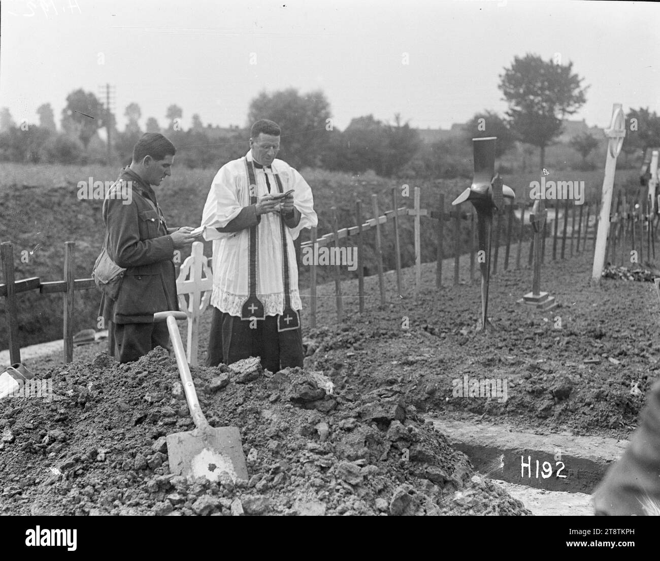 The funeral of Brigadier General Johnston killed in 1917, World War I, Army chaplain identified as Captain Skinner (in white suplice) with Captain Bartley at the graveside of Brigadier General Francis Earl Johnston during his funeral. Photograph taken France 18 August 1917 Stock Photo
