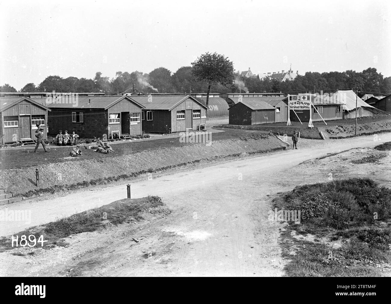 The New Zealand Stationary Hospital, Wisques, France, A general view of the New Zealand Stationary Hospital in Wisques during World War I. Shows a number of buildings, huts and a few tents. A large sign on the right includes a Union Jack and a Red Cross. Photograph taken 17 August 1918 Stock Photo