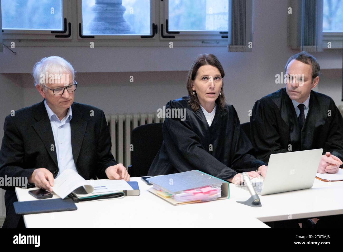 Berlin, Germany. 21st Nov, 2023. Jürgen Resch (l-r), Managing Director of Deutsche Umwelthilfe (DUH), Juliane Schütt, lawyer, and Tobias Bulling, lawyer, sit in the courtroom before the start of the hearing of DUH's landmark lawsuit against the US internet giant Meta (Facebook, Instagram) at Berlin Regional Court. The lawsuit is based on threats of violence and murder in public Facebook groups. Resch is demanding that the Facebook parent company close certain groups and is attempting to enforce this with a model lawsuit. Credit: Carsten Koall/dpa/Alamy Live News Stock Photo