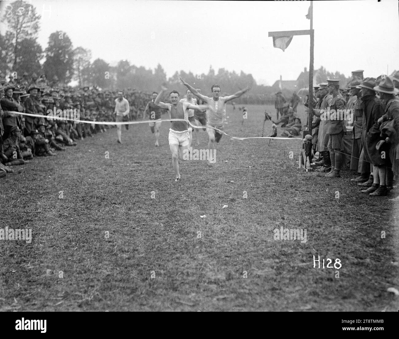 Running race at a New Zealand contingent sports day in Le Doulieu, France, during World War I, Running race at a New Zealand contingent sports day, at Le Doulieu, France, during World War I. Photograph taken on the 8th of July 1917 Stock Photo
