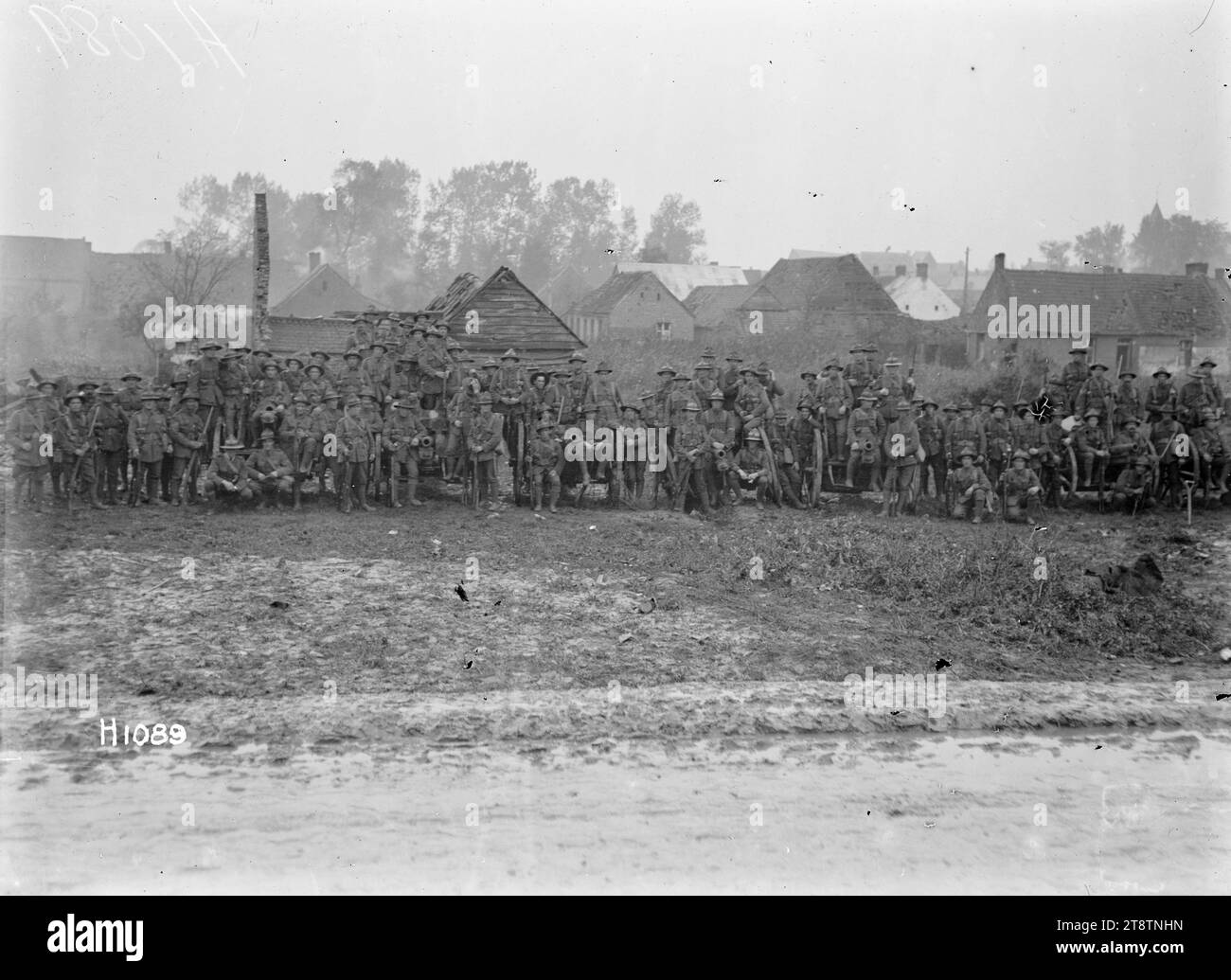 World war soldiers pose hi-res stock photography and images - Alamy