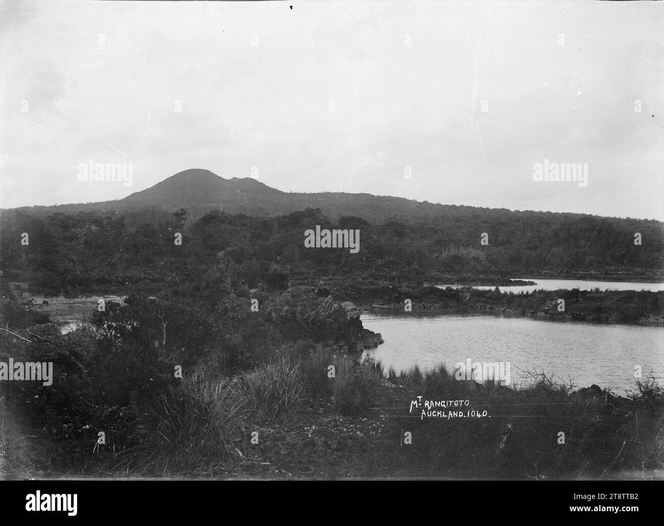 Rangitoto Island, View of the volcanic mountain (Mt Rangitoto) on