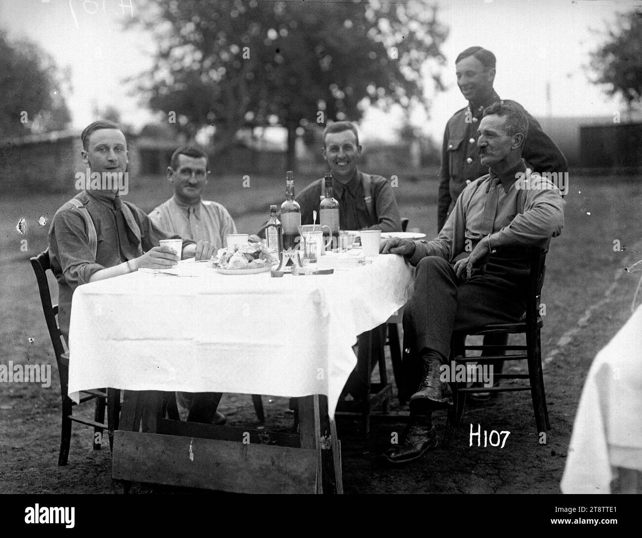 World war i new zealand army officers dine alfresco hires stock