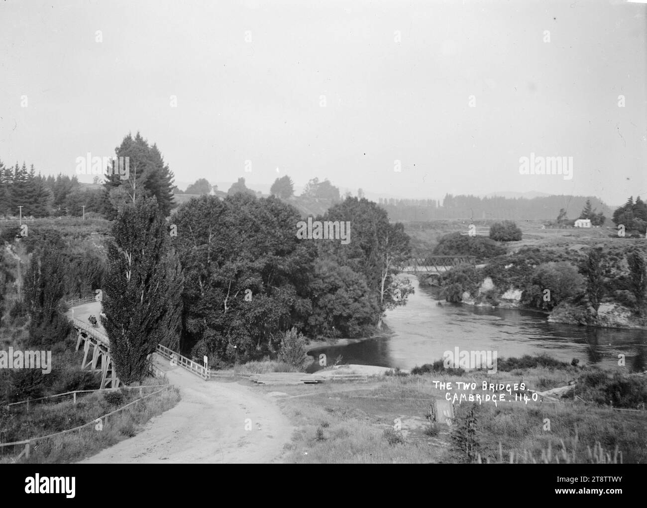 The two bridges over the Waikato River at Cambridge, ca 1910s, View of the two bridges over bends in the Waikato River at Cambridge Stock Photo