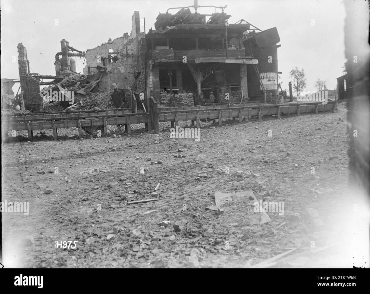 New Zealanders searching the Sugar Factory in Bapaume, World War I, New Zealand soldiers