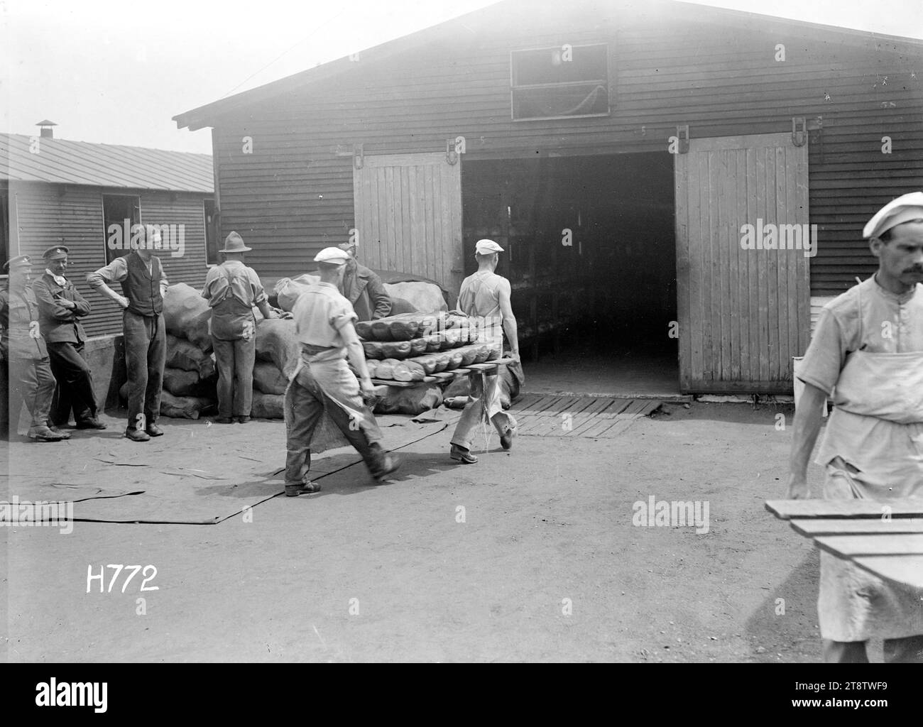 Soldiers Carry Loaves Hi res Stock Photography And Images Alamy soldiers-carry-loaves-hi-res-stock-photography-and-images-alamy