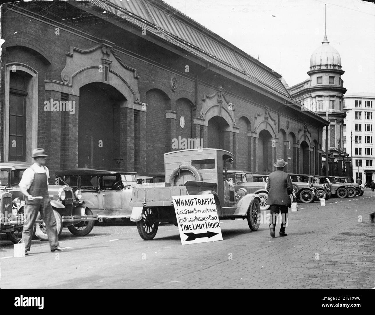 Cars parked outside the Harbour Board's shed 11, Jervois Quay, Wellington, New Zealand, 3 March 1932 Stock Photo