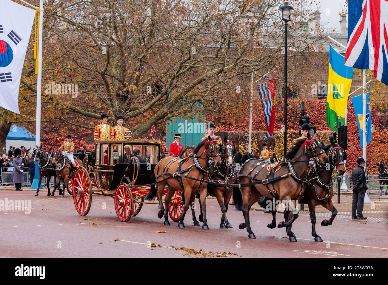 The Mall, London, UK. 21st November 2023. Their Royal Highnesses, The ...