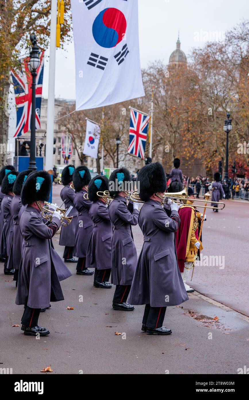 The Mall, London, UK. 21st November 2023. The band of the Irish Guards performing on The Mall ahead of The President of the Republic of Korea, His Excellency Yoon Suk Yeol, accompanied by the First Lady, Mrs Kim Keon Hee, formal welcome on Horse Guards Parade by Their Majesty's The King and Queen, and The Prince and Princess of Wales on the first full day of the South Korean State Visit to the UK. Photo by Amanda Rose/Alamy Live News Stock Photo
