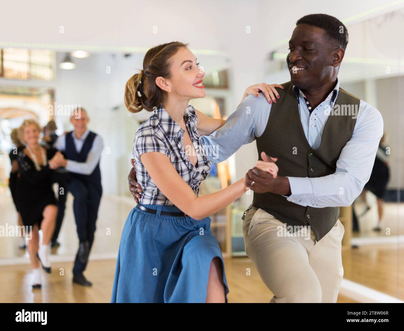 Nigerian art man woman hi-res stock photography and images - Alamy