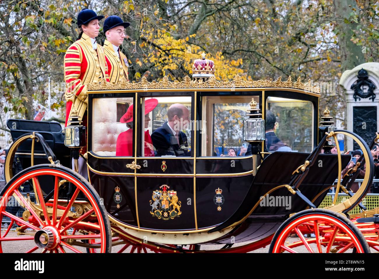 London, UK. 21st November, 2023. A carriage procession throught the Mall to Buckingham Palace follows a formal welcome in Horse Guards Parade on the first day of the State Visit of South Korean President Yoon Suk Yeol. Credit: Eleventh Hour Photography/Alamy Live News Stock Photo