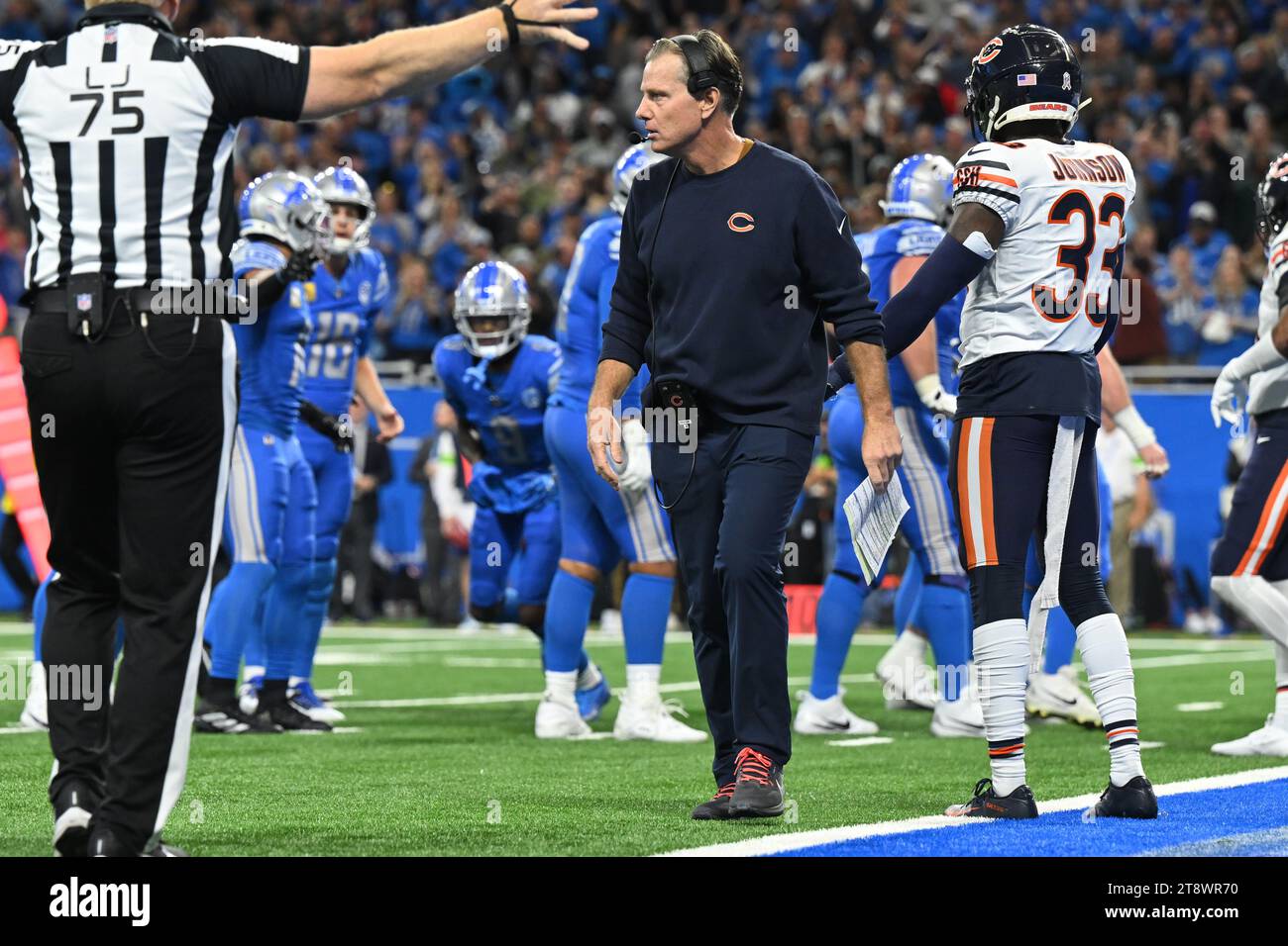 DETROIT, MI NOVEMBER 19 Chicago Bears head coach Matt Eberflus runs