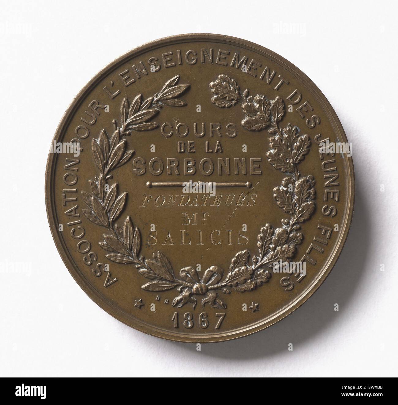 Medal attributed to Gustave Salicis (1818-1889), founder of the Sorbonne courses for young girls, 1867, Bovy, Antoine, Engraver in medals, Peyre, Jules Constant, Draftsman, Desaide-Roquelay (Father), Engraver in medals, En 1867, Numismatics, Medal, Dimensions - Work: Diameter: 4.6 cm, Weight (type dimension): 45.17 g Stock Photo
