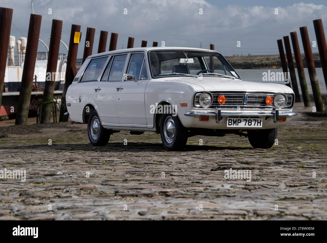 1970 Ford Cortina Deluxe Hi res Stock Photography And Images Alamy 1970-ford-cortina-deluxe-hi-res-stock-photography-and-images-alamy