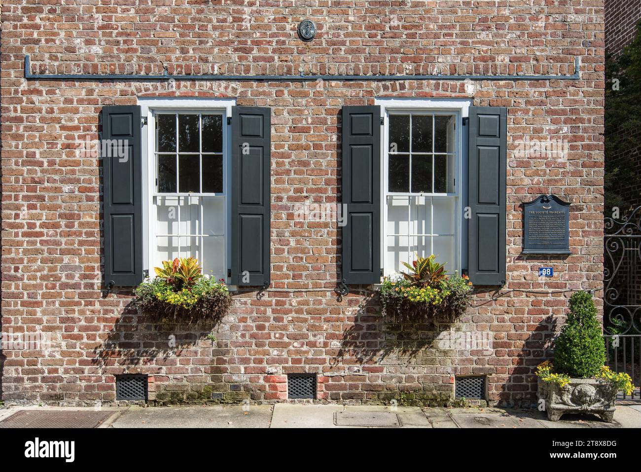 Historic architecture in the French Quarter district of Charleston ...
