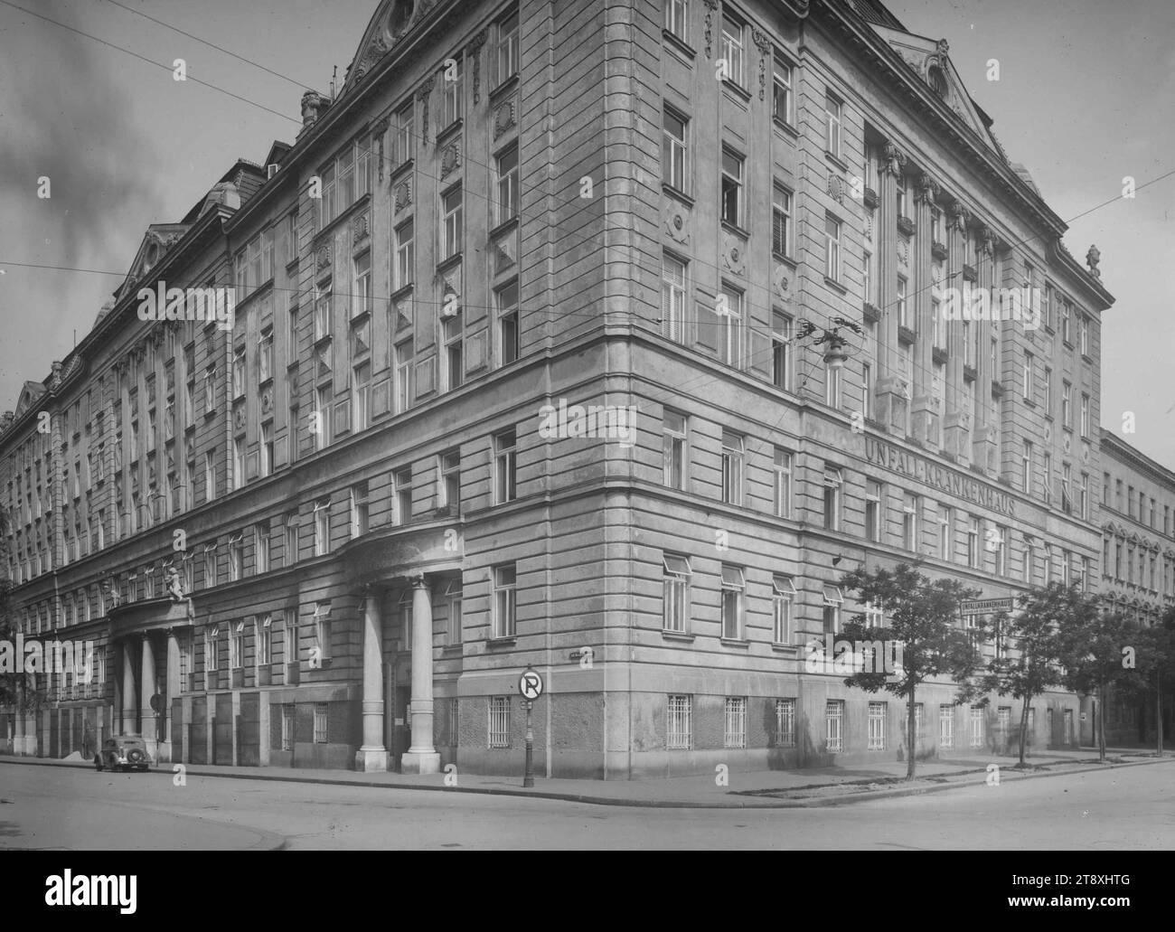 Accident hospital, 20th, Webergasse 2-6, exterior view, Martin Gerlach Jr (1879-1944), photographer, 1942, glass, negative, height 17.8 cm, width 23.8 cm, health care, architecture, 20th district: Brigittenau, hospital, The Vienna Collection Stock Photo