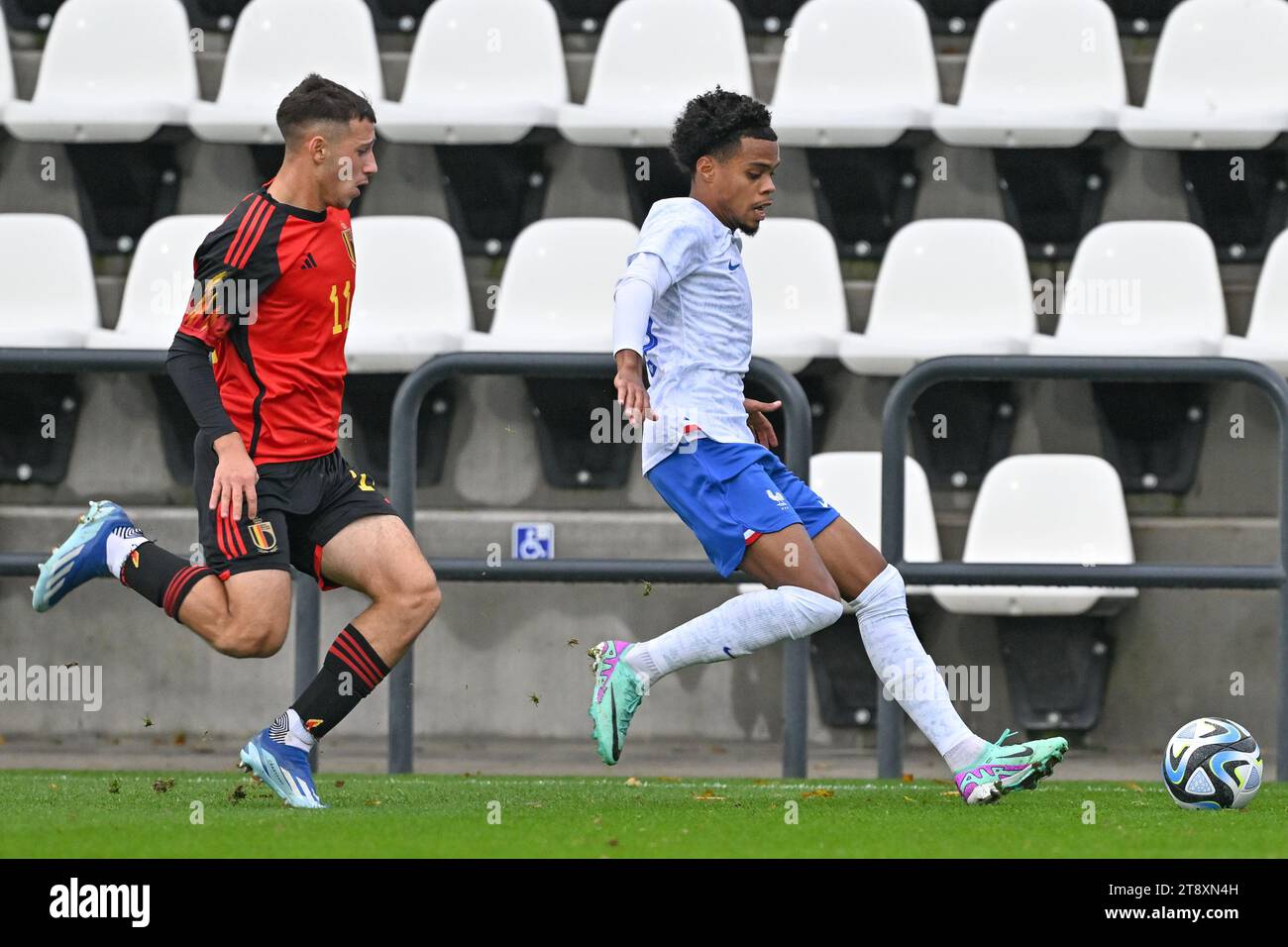 Tubize, Belgium. 21st Nov, 2023. Cedric Nuozzi (11) of Belgium pictured defending on Therence KOUDOU (20) of France during a friendly soccer game between the national under 20 teams of Belgium and France on Tuesday 21 November 2023 in Tubize, Belgium . Credit: sportpix/Alamy Live News Stock Photo
