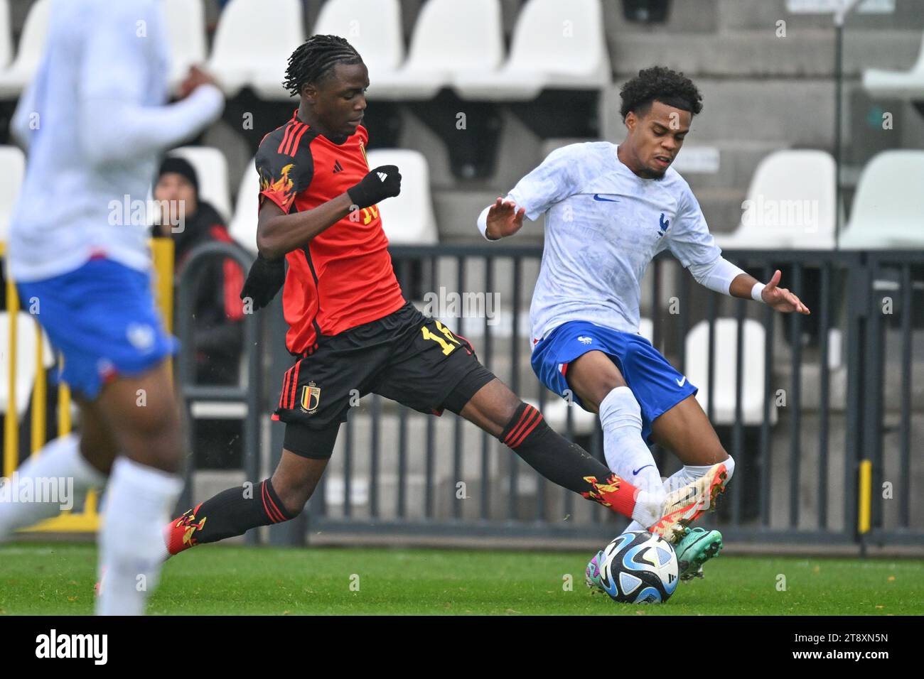 Tubize, Belgium. 21st Nov, 2023. Joseph Nonge Boende (16) of Belgium pictured fighting for the ball with Therence KOUDOU (20) of France during a friendly soccer game between the national under 20 teams of Belgium and France on Tuesday 21 November 2023 in Tubize, Belgium . Credit: sportpix/Alamy Live News Stock Photo