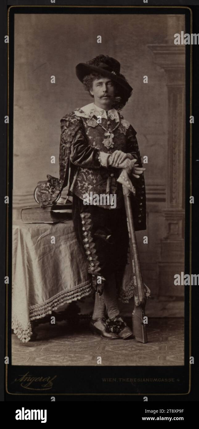 Hans Ludwig Fischer, painter in costume for the 1879 Makartfest procession, Victor [also: Viktor] Angerer (1839-1894), photographer, 1879, backing board, albumen paper, height 20.5 cm, width 9.7 cm, era of the Ringstrasse, historicism, folk festivals and celebrations, Makartfest procession 1879, historical costume, portrait, costumes at pageants, man, portrait, self-portrait of the painter, The Vienna Collection Stock Photo