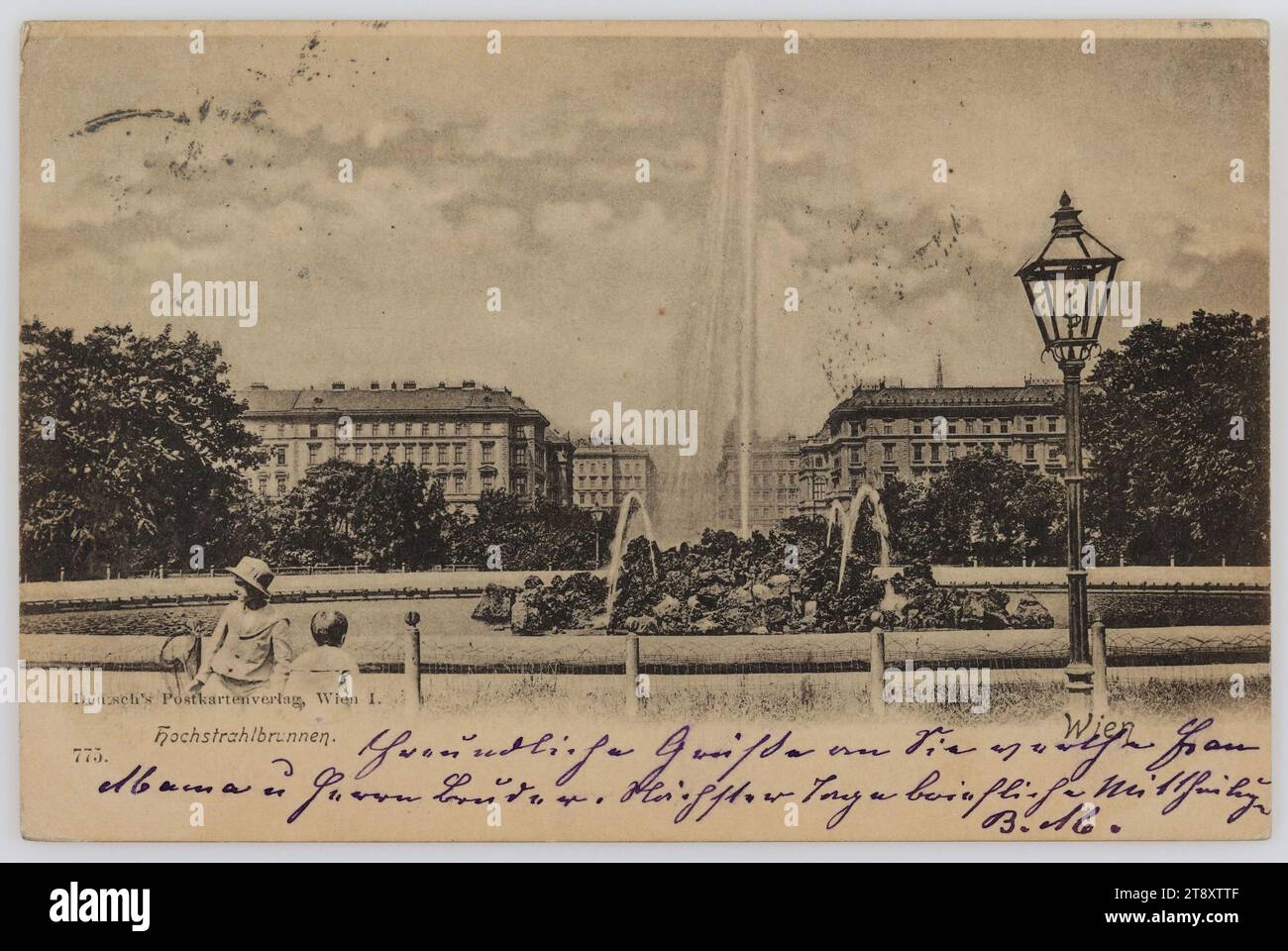 High-beam fountain. Vienna, Deutsch's Postkartenverlag, Producer, 1899, paperboard, Collotype, Inscription, FROM, Vienna, TO, Prague, ADDRESS, Fräu. - Wohlgeboren, Prague, MESSAGE, Kind regards to you dear Mrs. Abama and Mr. Brother. Next days letter communication., Recreation and Leisure, Attractions, Media and Communication, Postcards with transliteration, 3rd District: Landstraße, square, place, circus, etc., ornamental fountain, with people, street lighting, handwriting, written text, Schwarzenbergplatz, Hochstrahlbrunnen Stock Photo
