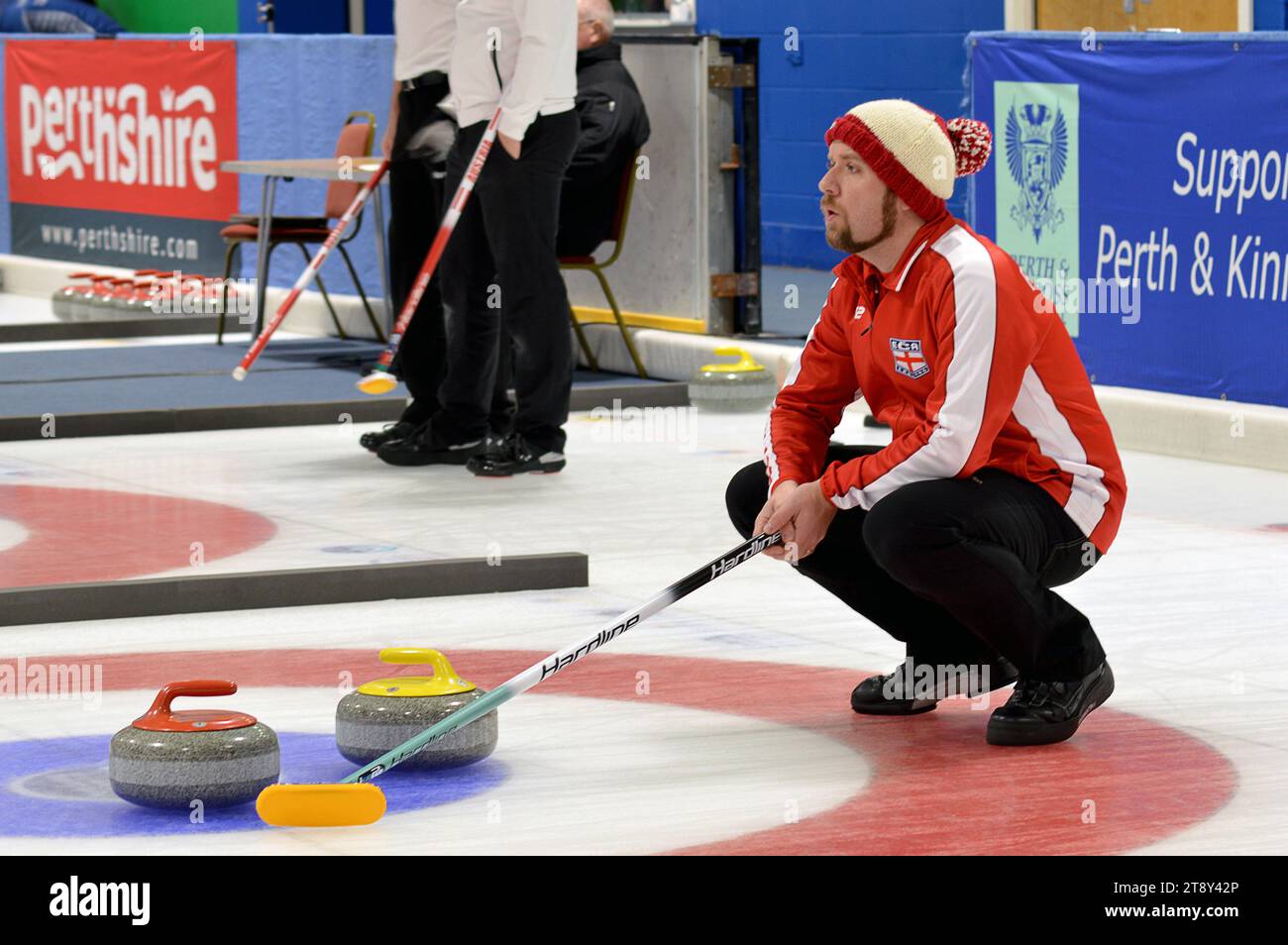 PERTH, SCOTLAND - 21 NOVEMBER 2023: Action from the  European Curling Championships B-Division. England skip Rob Retchless calls the next shot. Credit: Douglas MacKenzie/Alamy Live News Stock Photo