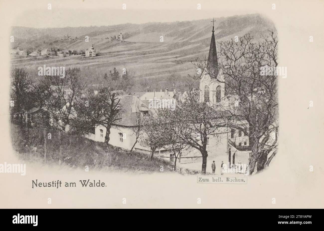 19th, Panorama of Neustift am Walde, with Neustifter church, picture postcard, Brüder Kohn KG (B. K. W. I.), manufacturer, date before 1905, cardboard, collotype, height×width 9×14 cm, Wienerwald, 19th district: Döbling, church (outside), view of the village, silhouette of the village, with people, Neustift am Walde, Neustifter church, The Vienna Collection Stock Photo